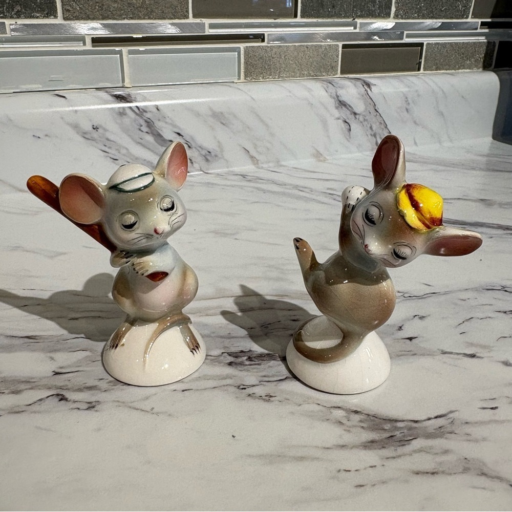 Vintage PY baseball playing mice , anthropomorphic mouse salt & pepper shakers
